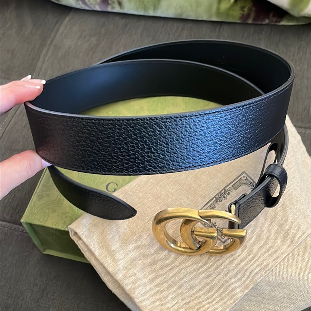 Gucci Black Leather Belt with Gold Buckle - Picture 5 of 6